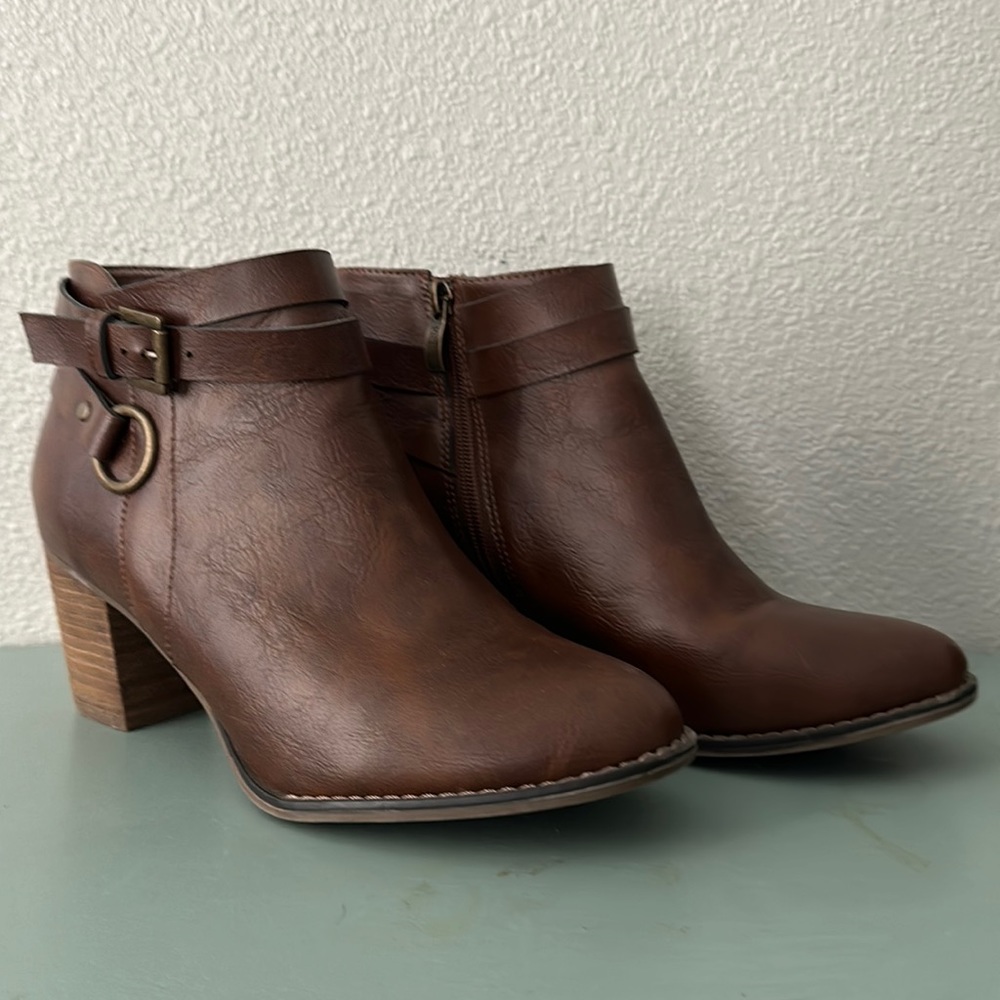 Size 9 Brown Ankle Bootie by Michael Shannon